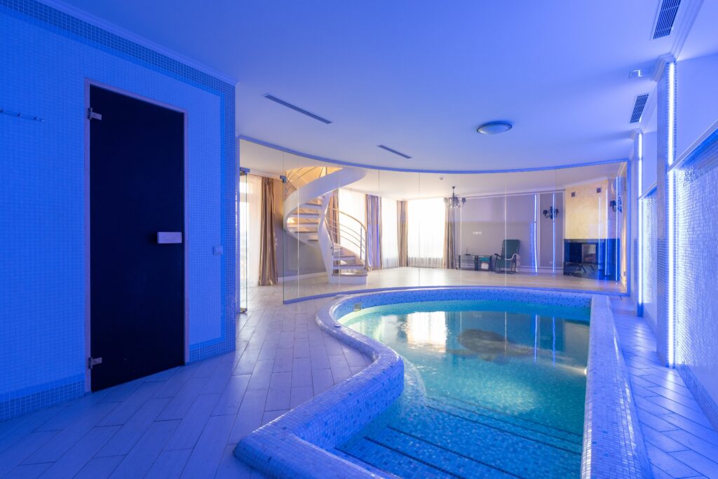 10 consejos expertos sobre como limpiar la piscina despues del invierno y mantenerla en perfecto estado