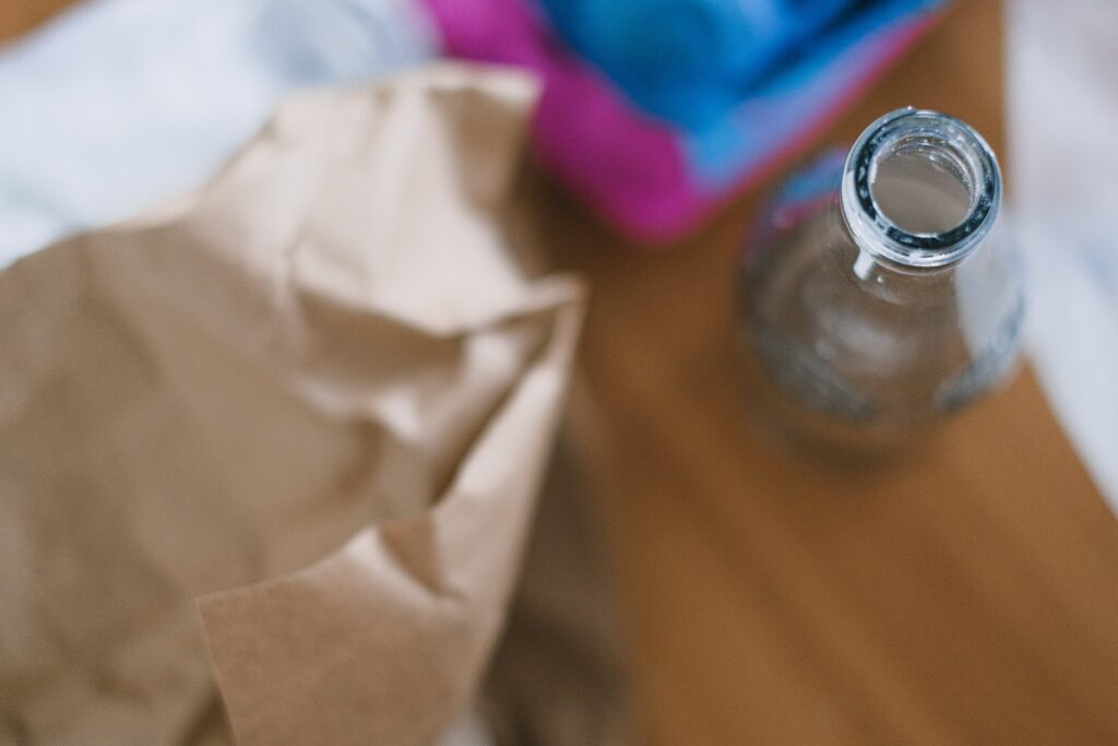 5 trucos efectivos para quitar el plastico pegado en el cristal y mantenerlo impecable