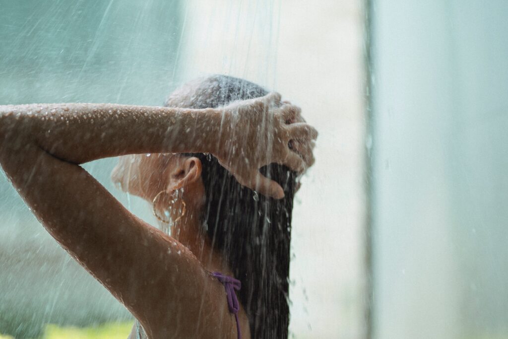 aprende como limpiar el desague de la ducha de forma rapida y efectiva