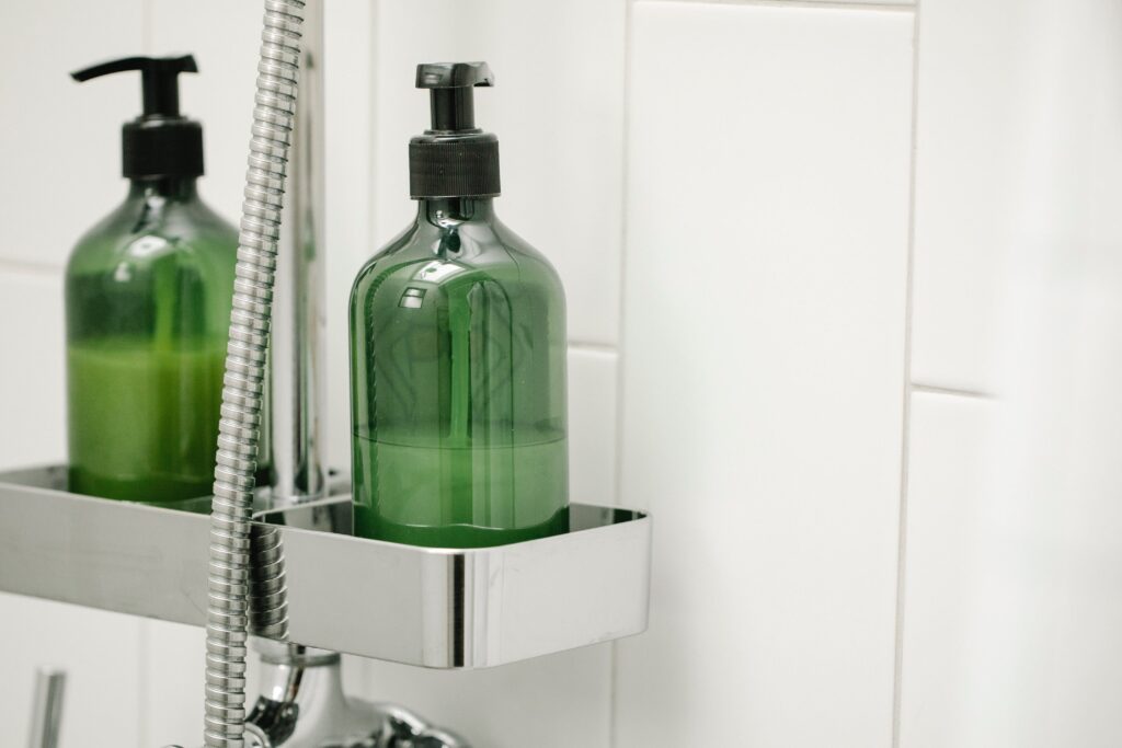 como limpiar y desinfectar de forma efectiva las cortinas de tiras de plastico para mantener un ambiente higienico y seguro