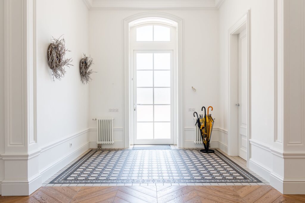 como quitar eficazmente las manchas blancas del parquet y mantenerlo con un aspecto impecable