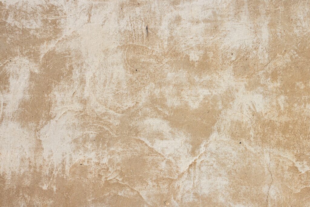 como quitar facilmente el pegamento de la pared pintada sin danarla