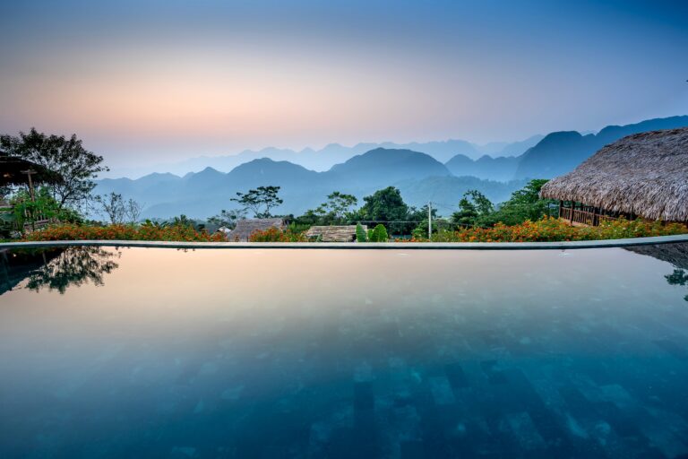 consejos expertos sobre como limpiar la piedra blanca de la piscina de manera eficaz