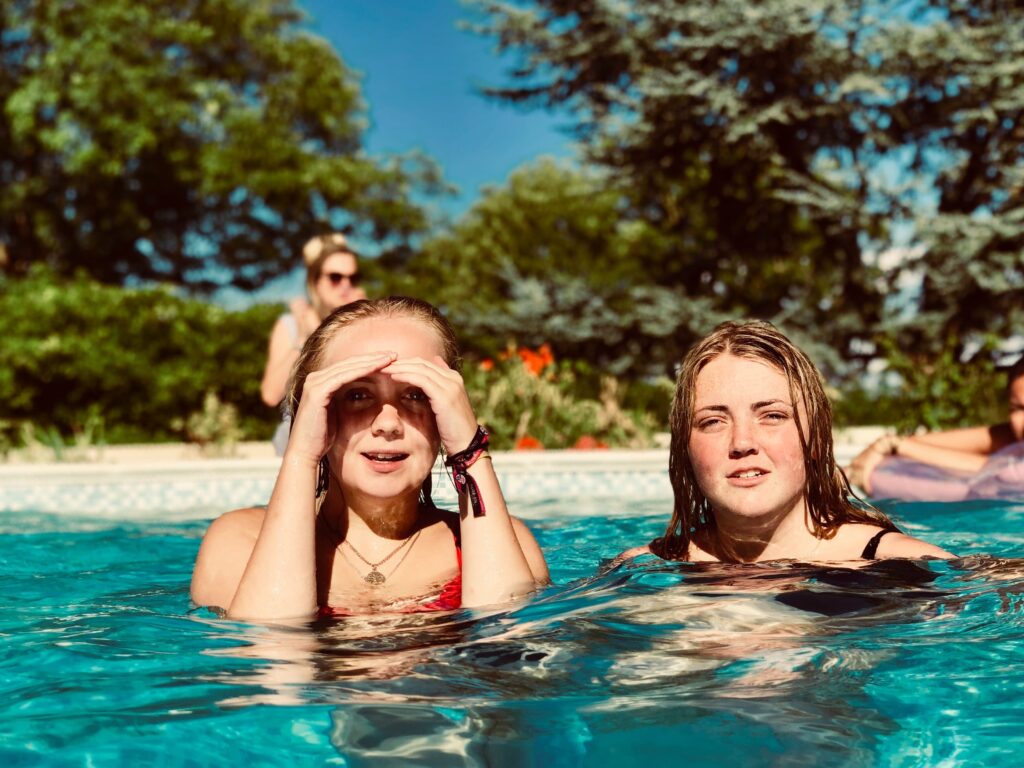 descubre como eliminar eficazmente el verdin de tu piscina y disfruta de agua cristalina