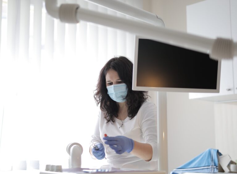 descubre como limpiar de forma efectiva la ferula de descarga dental para un cuidado optimo de tu salud bucal
