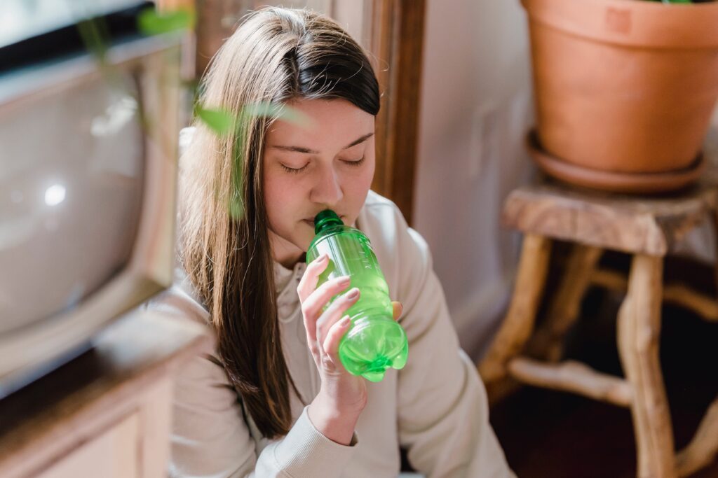descubre como limpiar eficazmente las sillas de plastico y mantenerlas siempre impecables