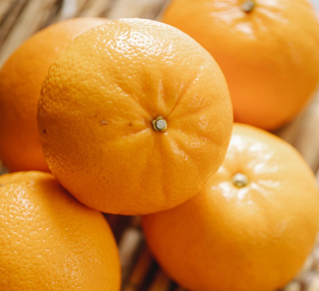 descubre como quitar facilmente la piel de la naranja y disfrutar de su delicioso sabor