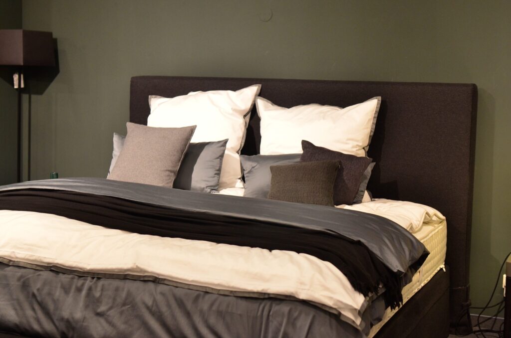 descubre como quitar las manchas amarillas de la ropa de cama de forma facil y eficaz
