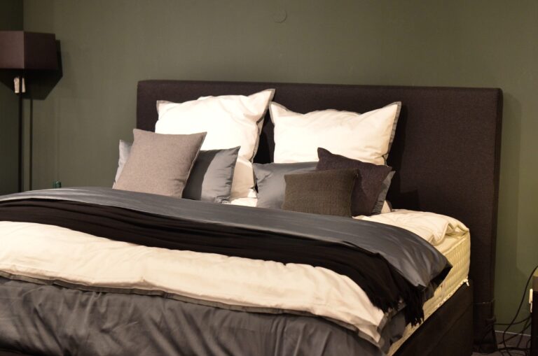 descubre como quitar las manchas amarillas de la ropa de cama de forma facil y eficaz