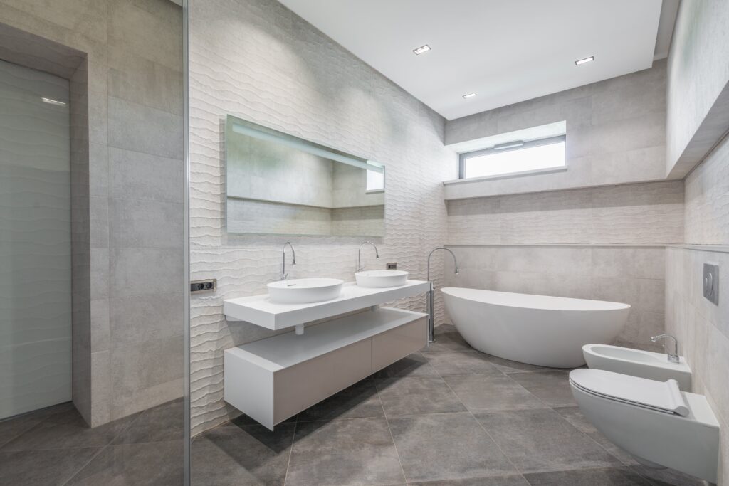 descubre con que pintar los azulejos del bano y dale un nuevo estilo a tu hogar