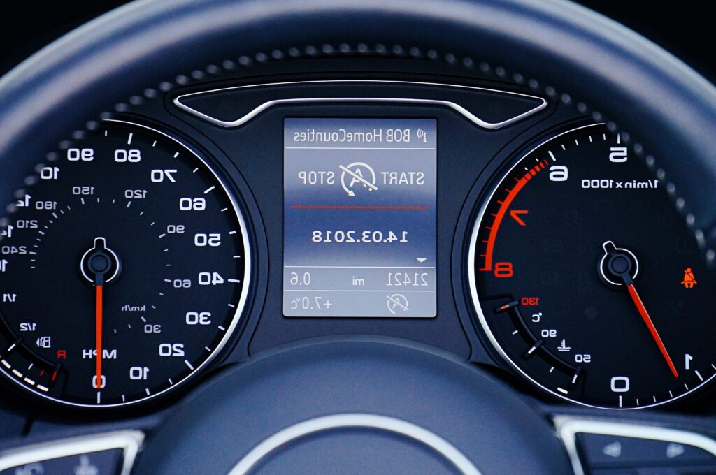 descubre los mejores consejos para quitar las manchas de aceite del coche y mantenerlo impecable