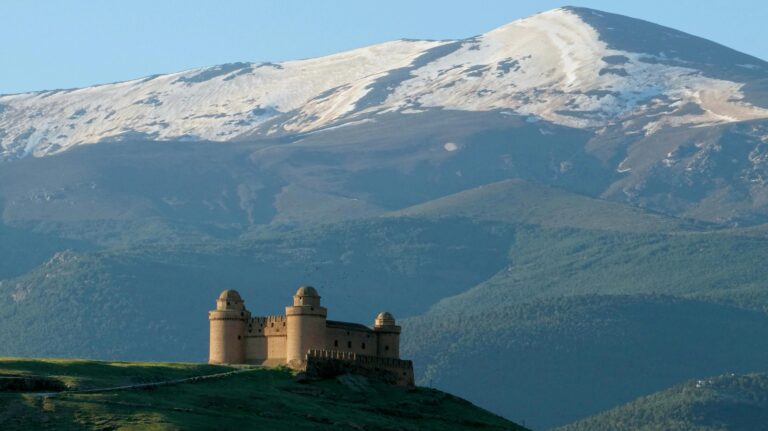descubre los mejores lugares en espana para encontrar gemas y tesoros