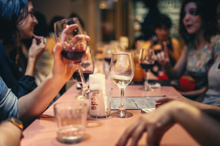 descubre por que el vino vegano se ha convertido en una opcion cada vez mas popular