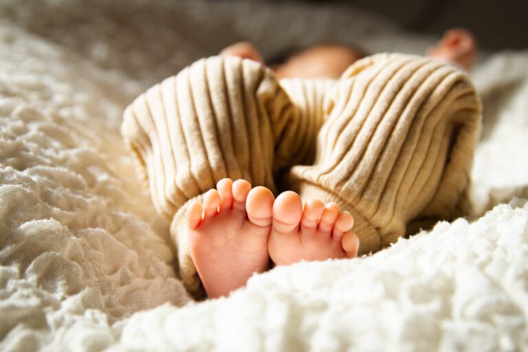 descubre por que es esencial poner el body debajo del pijama para un mejor descanso